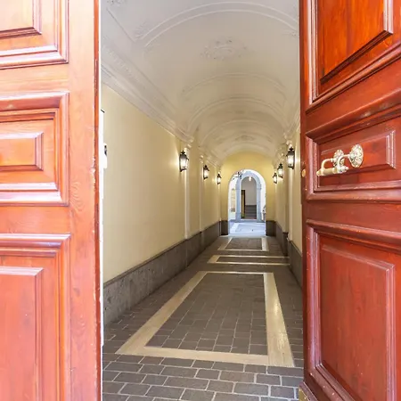 Spanish Steps Exclusive 3bdr * Rom