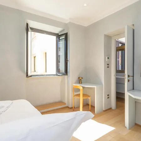 Spanish Steps Exclusive 3bdr Apartmán *