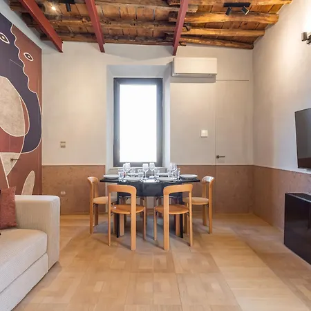 Spanish Steps Exclusive 3bdr Apartmán *