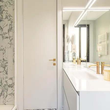 Spanish Steps Exclusive 3bdr شقة *